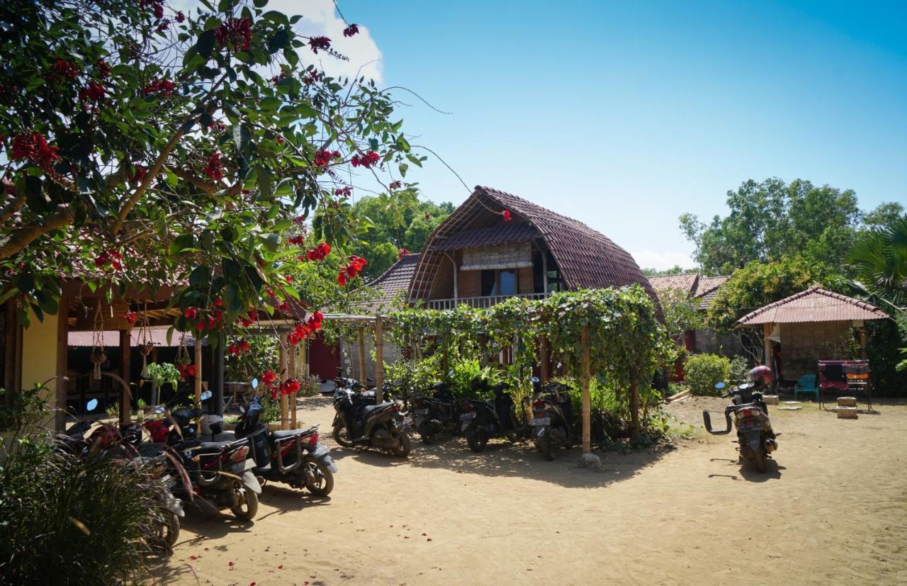 Harry'S Ocean House Pacitan Apartment Exterior photo