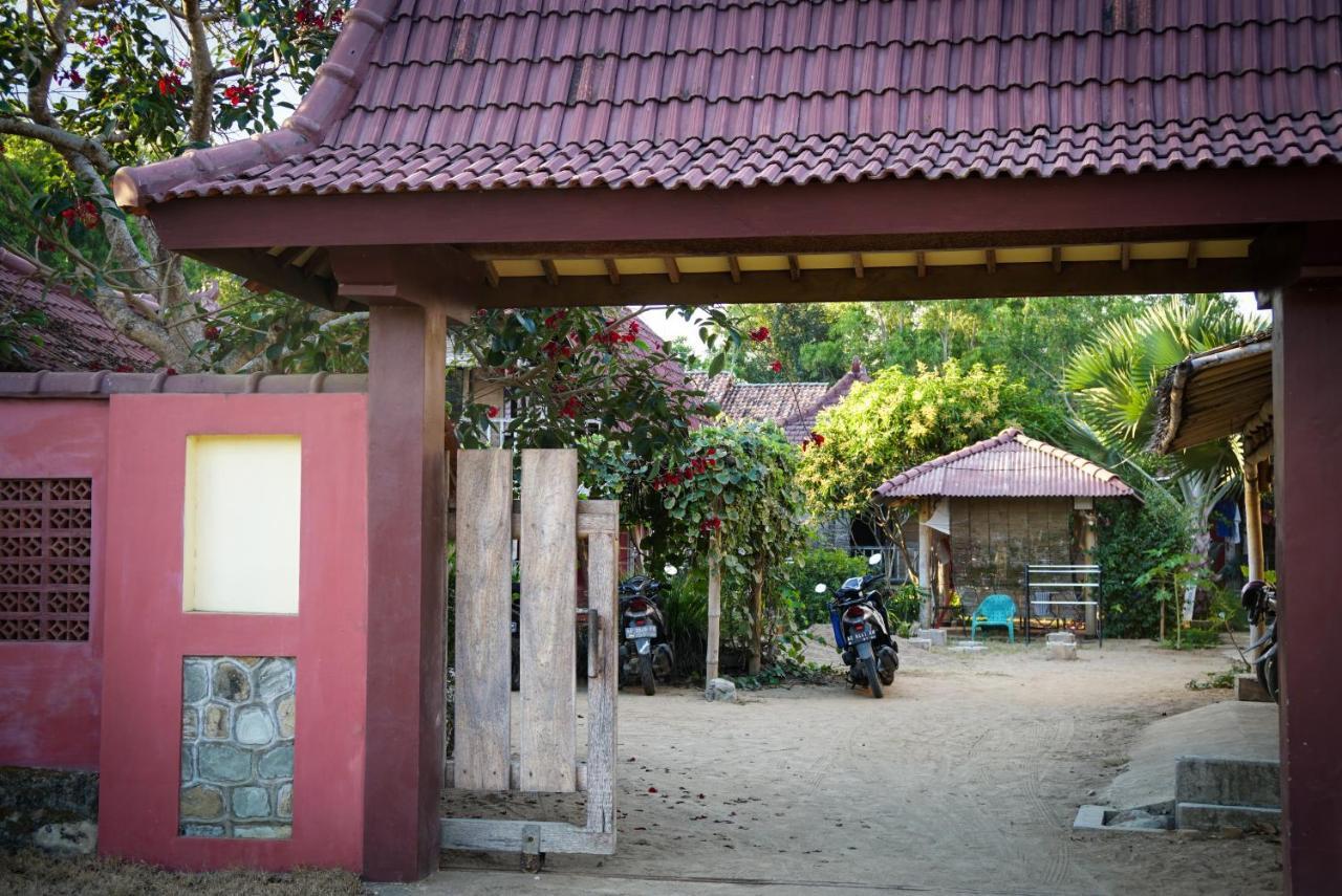 Harry'S Ocean House Pacitan Apartment Exterior photo