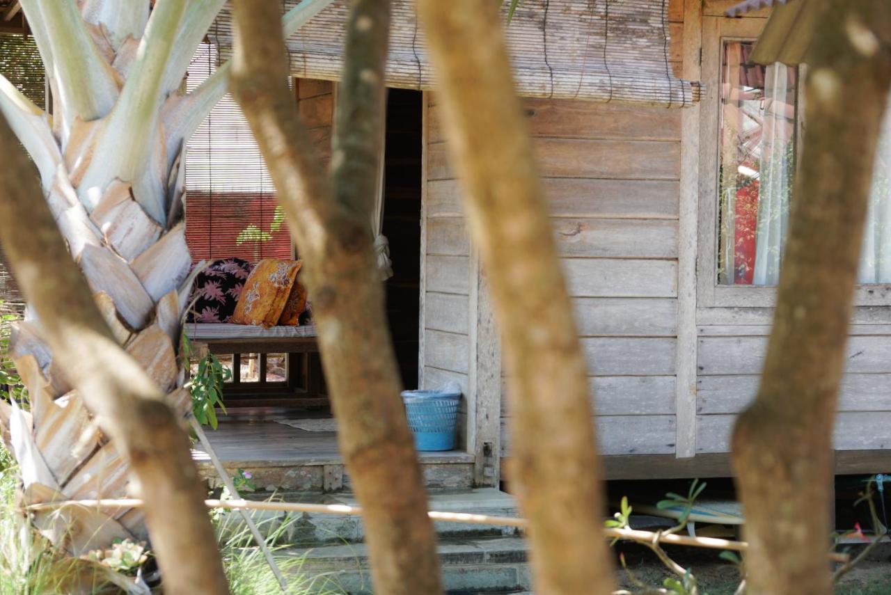 Harry'S Ocean House Pacitan Apartment Exterior photo