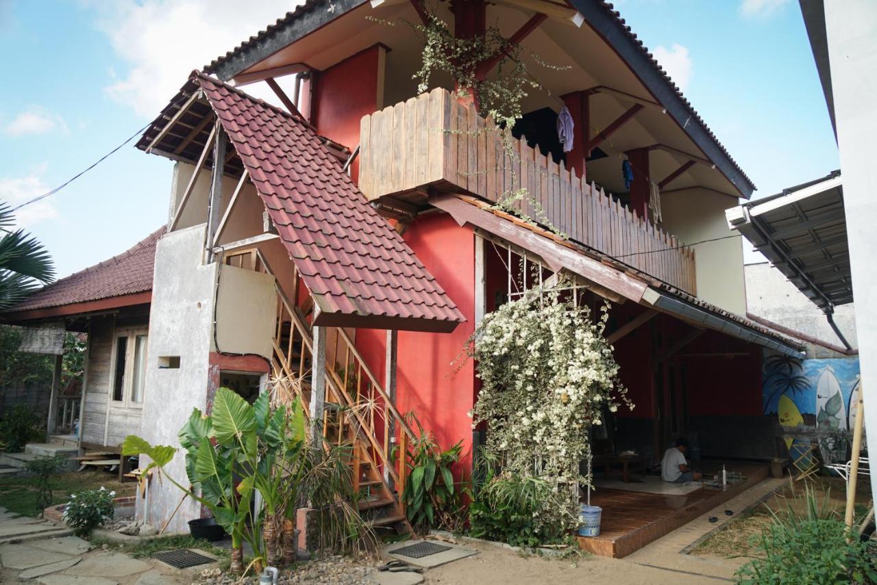 Harry'S Ocean House Pacitan Apartment Exterior photo